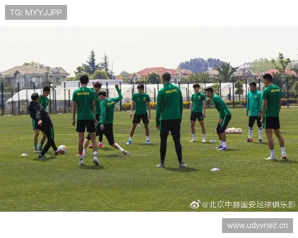 国安队今日休息调整明天将恢复一天两次训练状态提升